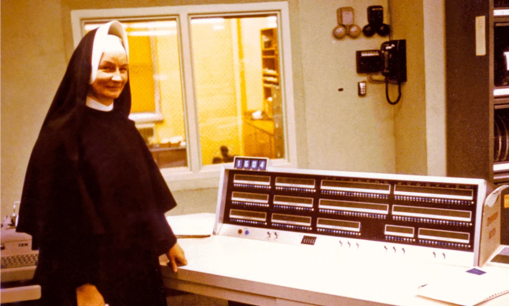 Mary-Kenneth-Keller-helppeople-cloud-helpdesk-mesa-de-ayuda-software-tecnologia