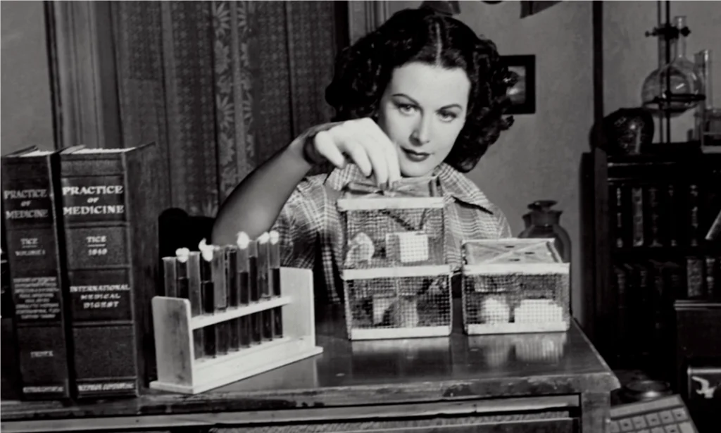 Mujer extraordinaria en ciencias de la tecnología y actris Hedy Lamarr helppeople cloud helpdesk mesa de ayuda software tecnologia